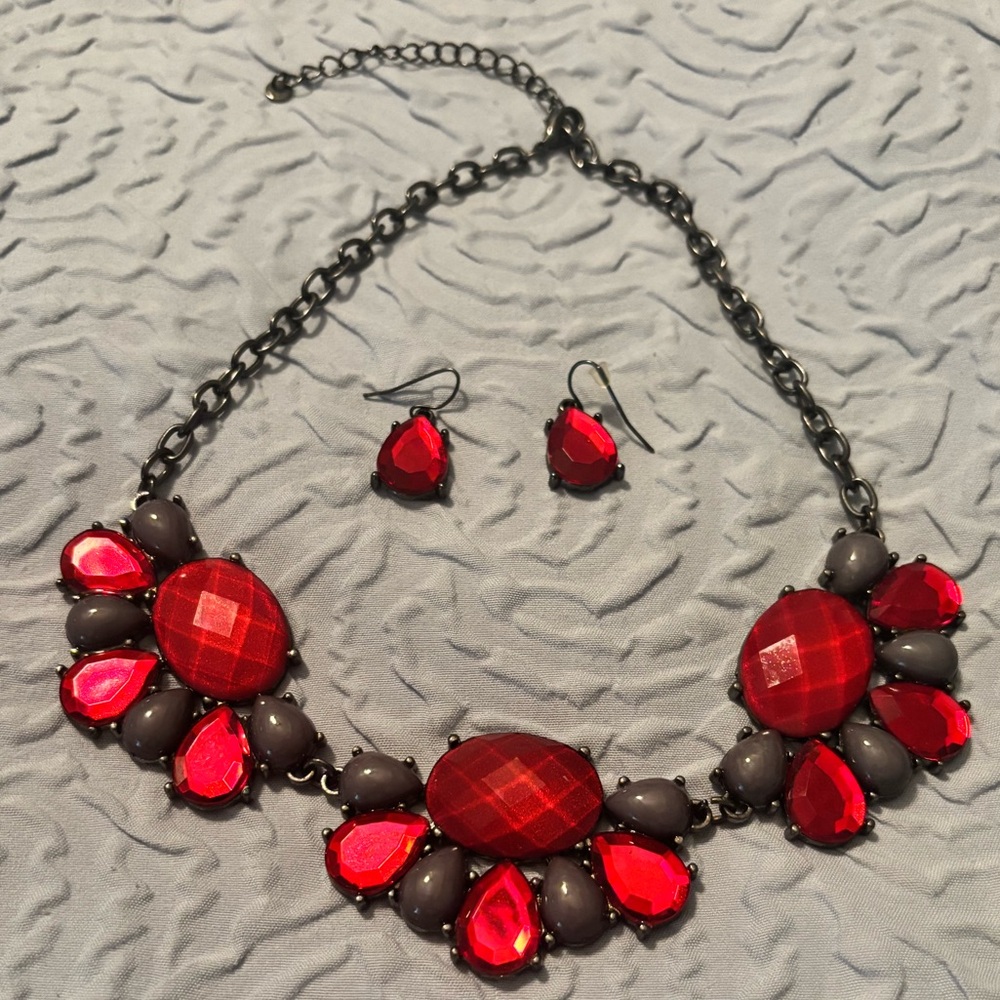 Red and gray necklace with earrings set